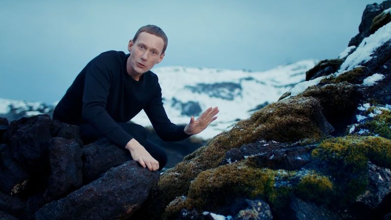 Island si v propagačním videu dělá legraci z Zuckerberga